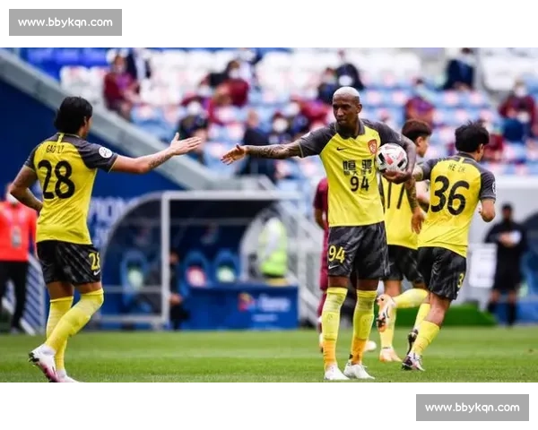 恒大对决上港经典集锦回顾攻防博弈与关键进球全纪录精彩瞬间盘点